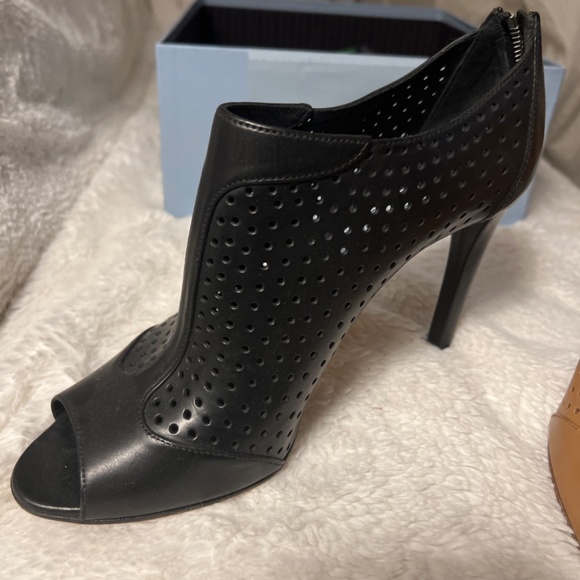 Prada shoes with original box - Picture 2 of 9